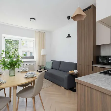 Modern Near Downtown By Renters 아파트