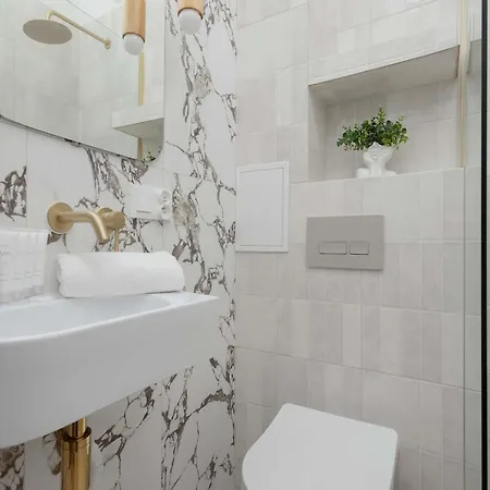 Modern Near Downtown By Renters 아파트