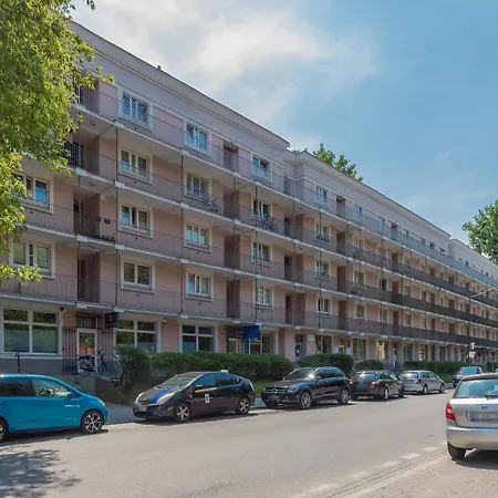 Modern Near Downtown By Renters 아파트